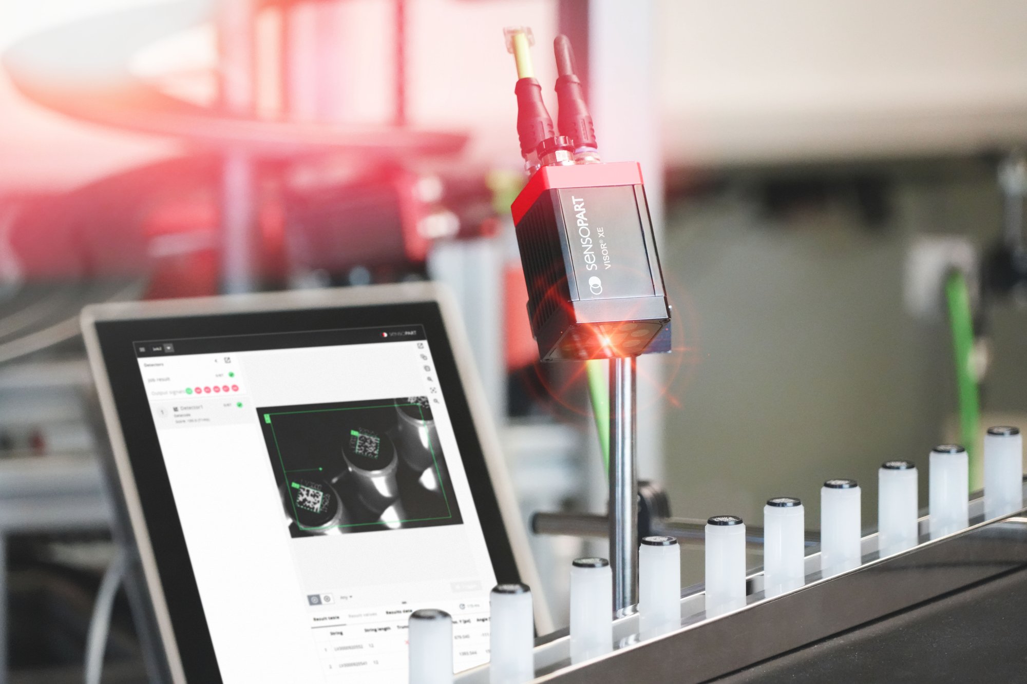 Zuverlässiges Lesen von Data-Matrix Codes auf Vial-Deckeln in der Pharma-Produktion Zuverlässiges Lesen von Data-Matrix Codes auf Vial-Deckeln in der Pharma-Produktion